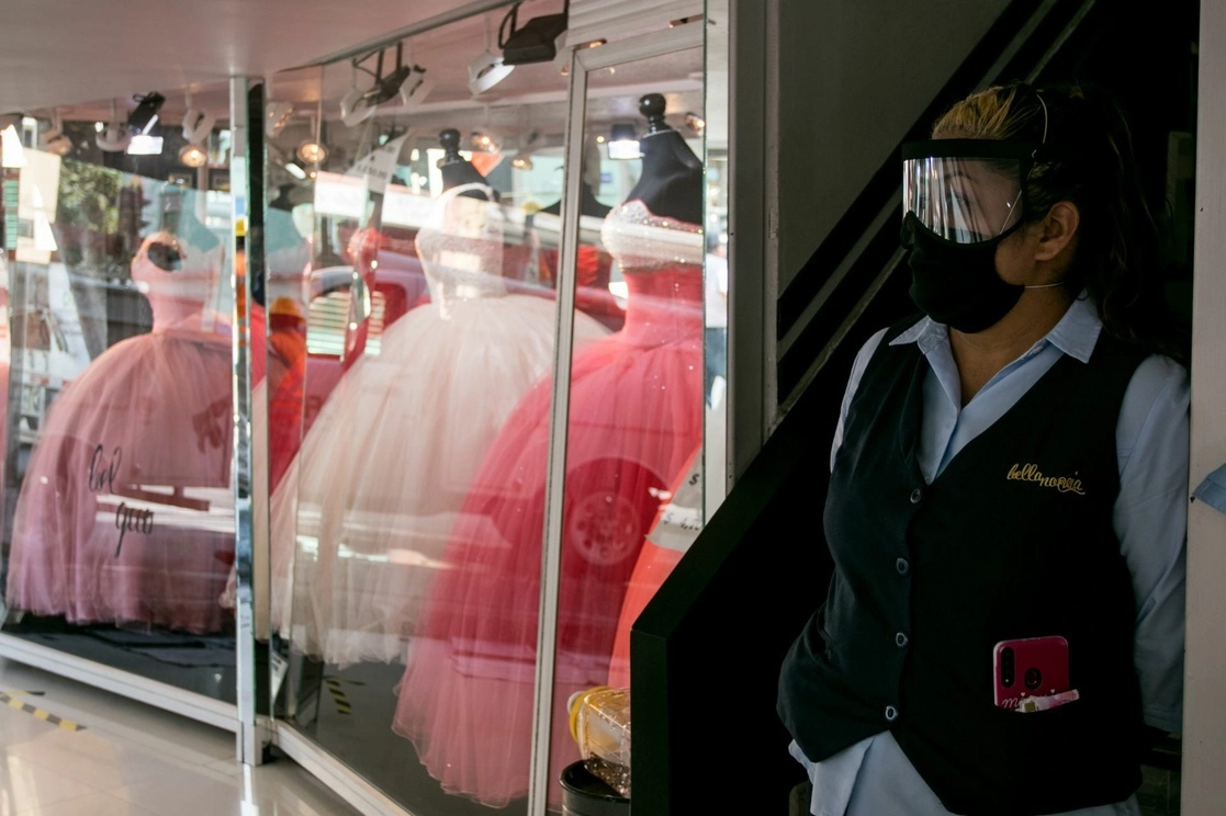 Los vestidos y el traje serán patrocinados por comerciantes de la Calle de las Novias del Centro Histórico de la Ciudad. Foto Cuartoscuro / Archivo