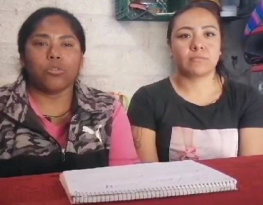 Guadalupe Álvarez Cruz y Luz Belén, tía y madre del niño, informaron que la recolecta será a través de una kermés en la callé León Guzmán esquina Manuel Fernando Soto de la colonia El Calvario. Foto Ricardo Montoya 