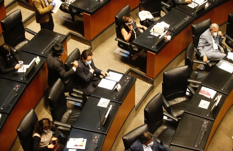Legisladores durante la sesión de la Comisión Permanente, en el Senado de la República. Foto:  Guillermo Sologuren