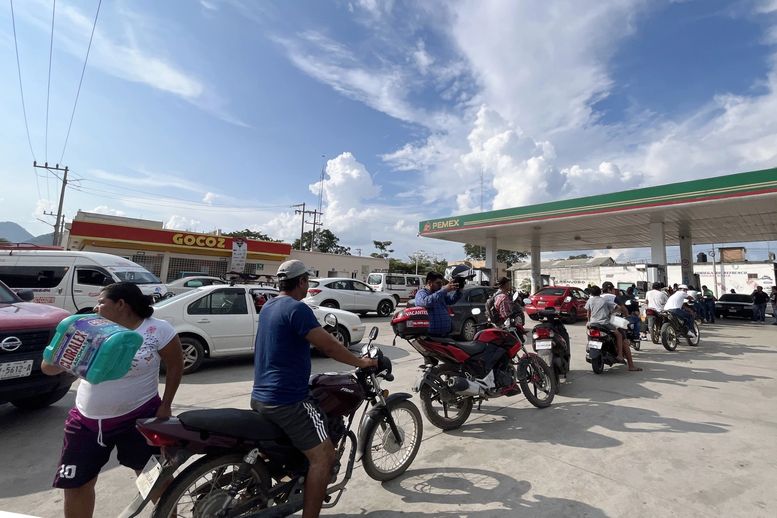 En la ciudad de Comalapa (en la imagen) se registra escasez de gasolina y víveres y los campesinos de la zona prefieren no salir de sus hogares, mientras militares recorren esta región chiapaneca, el 24 de septiembre de 2023. Foto Alfredo Domínguez