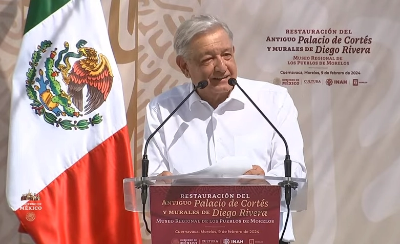 El presidente López Obrador acudió a Cuernavaca, Morelos, para entregar las obras de restauración del Palacio de Cortés, ahora llamado Museo de los Pueblos de Morelos, y de los murales que en su interior pintó en 1930 Diego Rivera. Imagen tomada de la transmisión en vivo 
