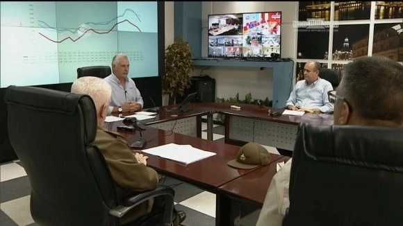 Miguel Díaz-Canel, presidente de Cuba, compareció ante la televisión de la isla para explicar la situación de la infraestructura eléctrica del país. Imagen toma de Cubadebate.