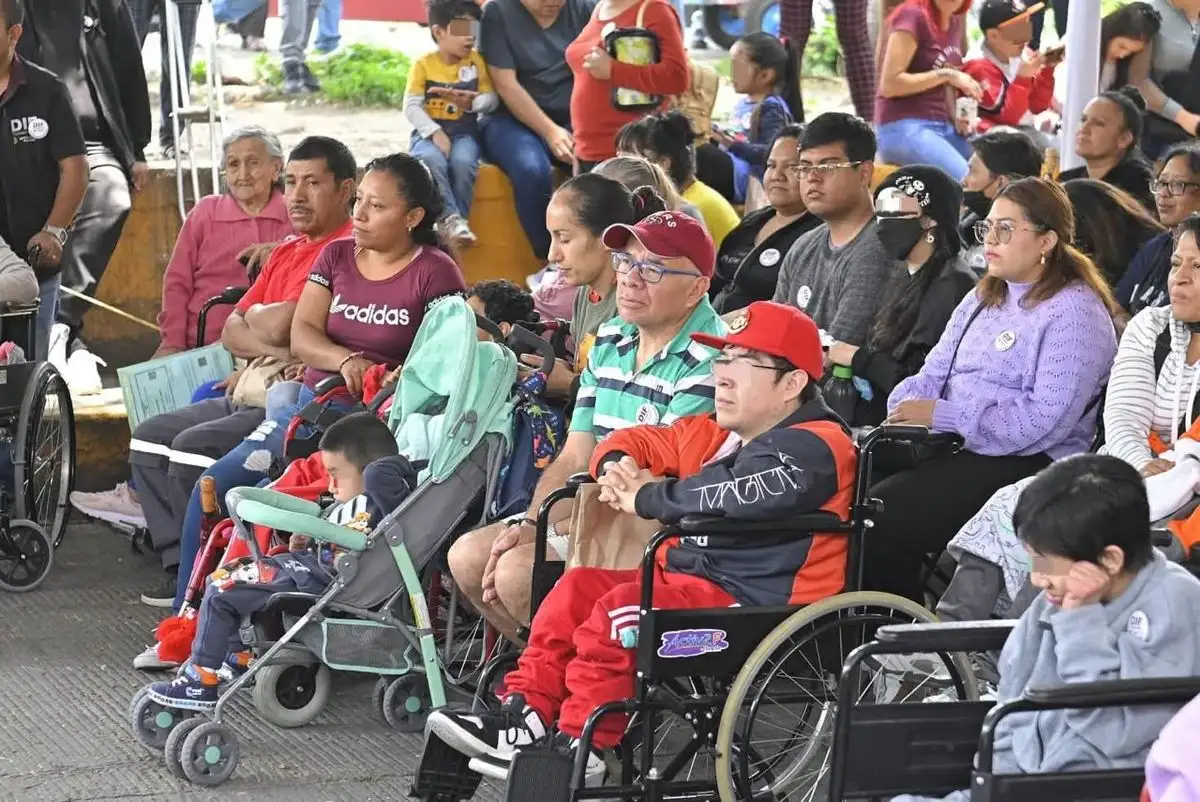 Esa labor se realiza sin remuneración alguna y hoy venimos a recompensarla”, expresó. Foto