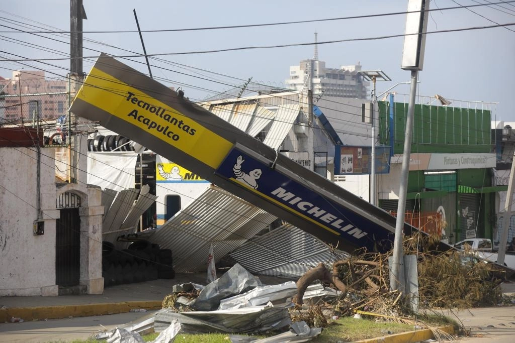 Daños en comercios y calles de Acapulco, Guerrero, el 29 de octubre de 2023. Foto Pablo Ramos 
