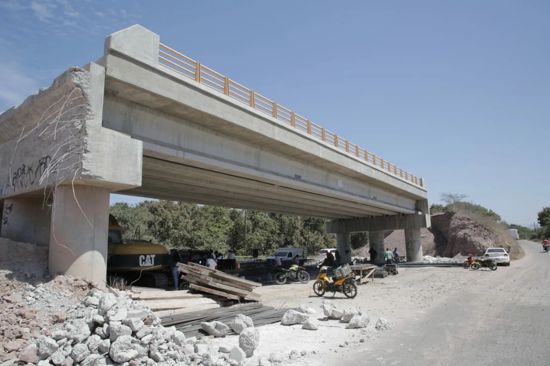 Inició la reconstrucción del puente de Monte Alto, en el municipio de El Rosario, destruido por el huracán ‘Willa’ en octubre de 2018, el 16 de marzo de 2021. Foto Irene Sánchez