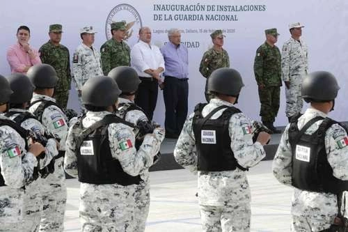  El Presidente Andrés Manuel López Obrador aseguró ayer en Jalisco que la partipación del Ejército y la Marina es necesaria en el contexto de violencia que se vive en el país. En el acto lo acompañó el gobernador Enrique Alfaro. Foto cortesía de Presidencia