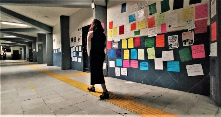 Los jóvenes se oponen a ser reubicados del campus del CUCSH en La Normal, en el centro de Guadalajara, al de Belenes, en Zapopan. Foto Juan Carlos G. Partida