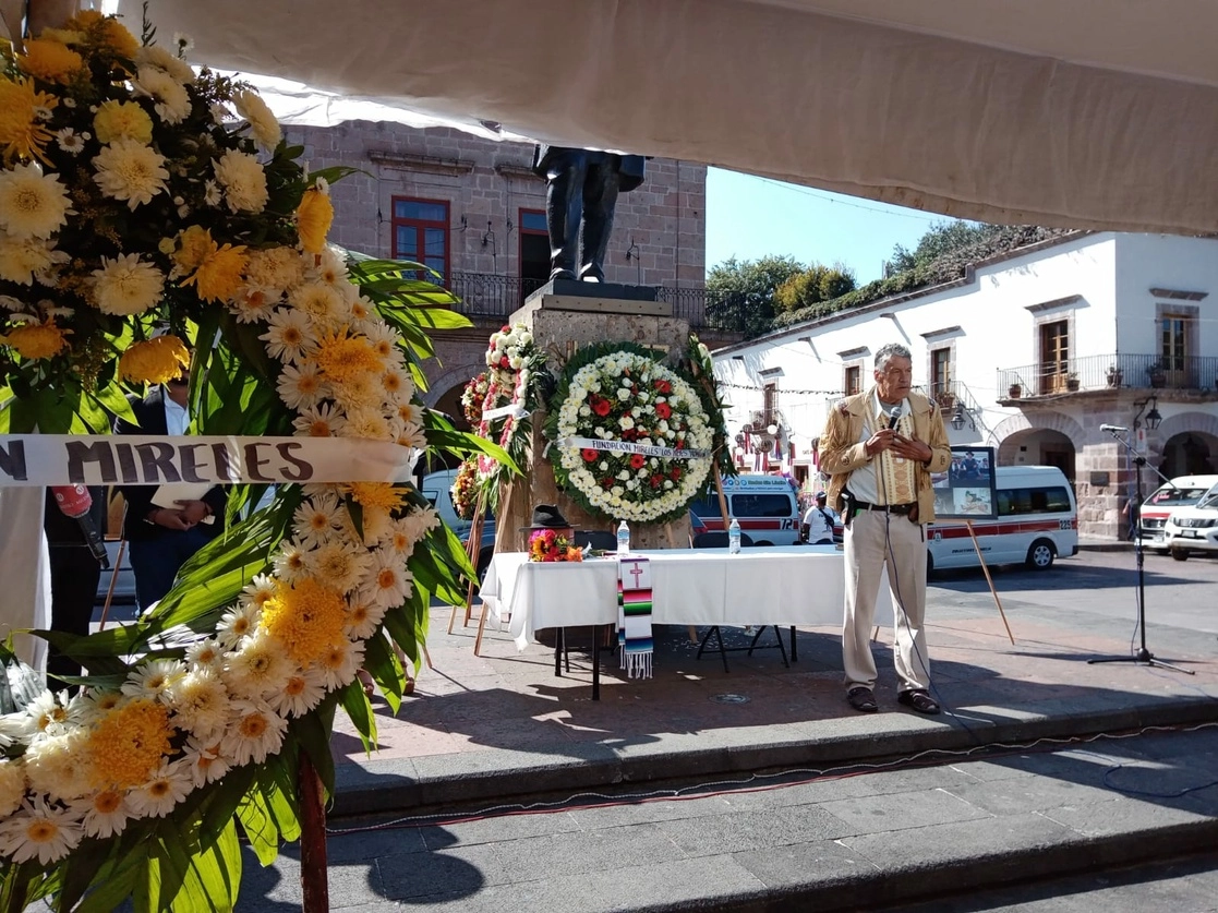 Alfredo Gallegos, conocido como el ‘Padre Pistolas’, participó en la ceremonia en honor de José Manuel Mireles, el 25 de noviembre de 2021. Foto Ernesto Martínez 