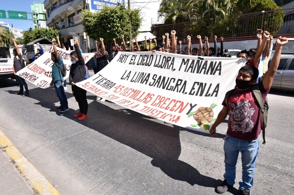 El 26 de septiembre se convocó a la Marcha Nacional a diez años de la desaparición de los 43 estudiantes de Ayotzinapa. Foto Cuartoscuro / Archivo
