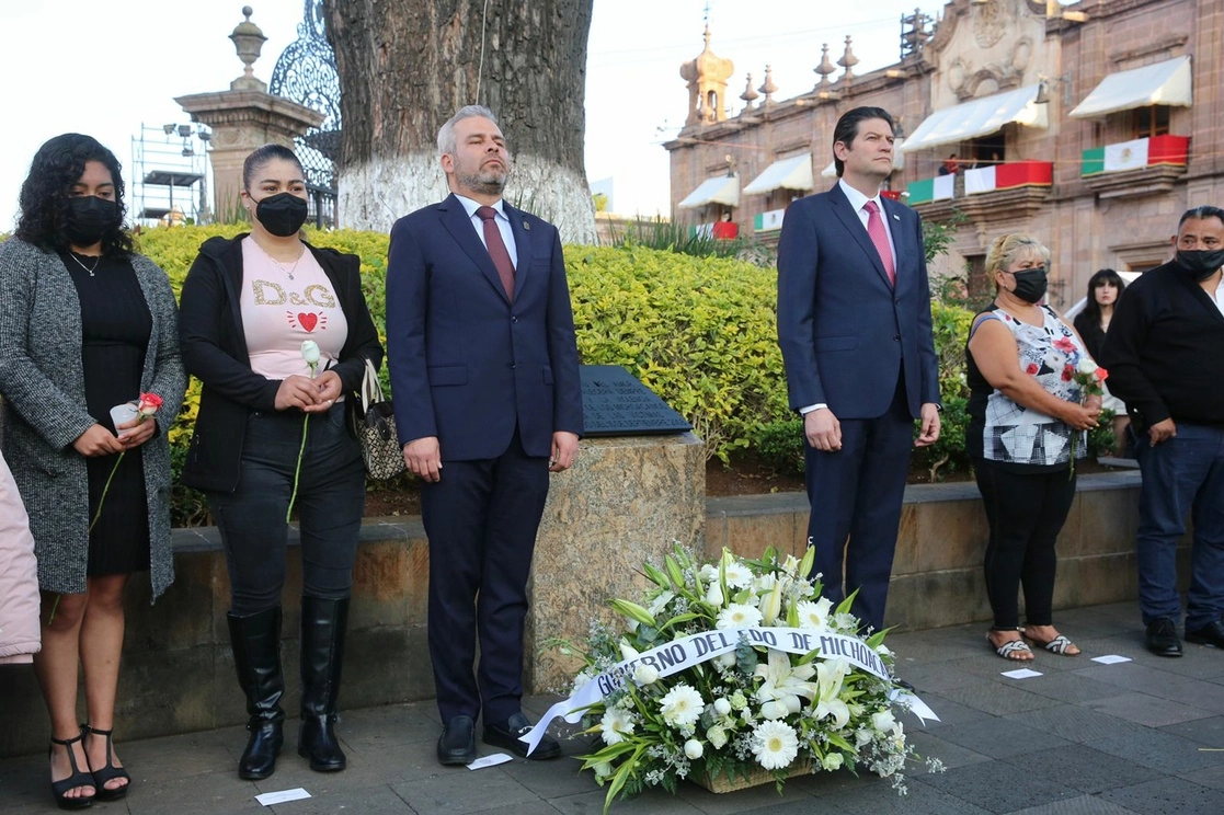 Guardia de honor del gobernador Alfredo Ramírez Bedolla y el alcalde de Morelia, Alfonso O Martínez, el 15 de septiembre de 2022. Foto ‘La Jornada’
