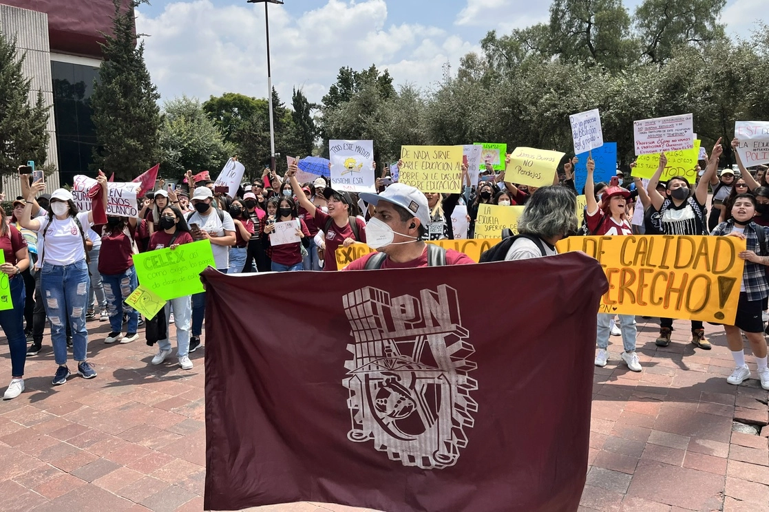 Manifestación de estudiantes politécnicos en la Plaza Roja de Zacatenco, el pasado 13 de septiembre. Foto Luis Castillo 