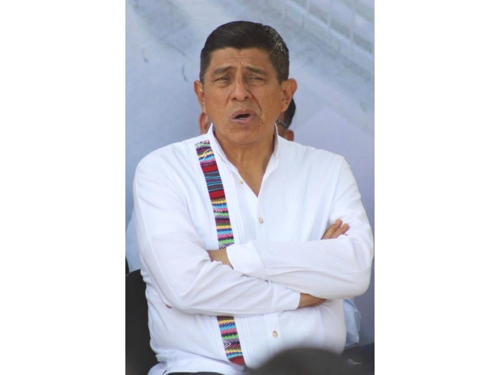 El gobernador de Oaxaca, Salomón Jara Cruz, en imagen de archivo, arremetió ayer contra los medios de comunicación, a los que acusó de tergiversar la información respecto al artículo 25 de la Ley de ingresos 2024, tras una reunión con autoridades agrarias. Foto de archivo Jorge A. Pérez Alfonso