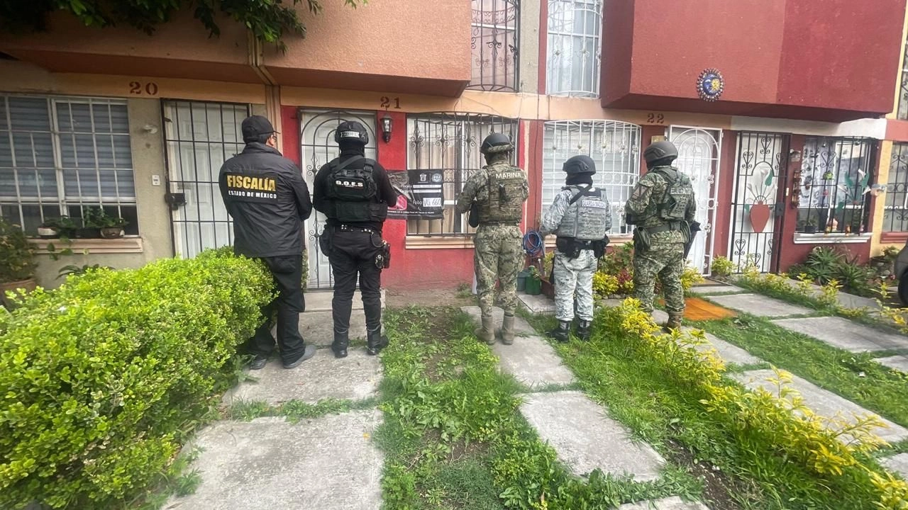 Durante el operativo, los efectivos, se recuperaron y aseguraron inmuebles en las colonias Nuevo Aragón, relacionada con la carpeta de investigación ECA/CAJ/AEC/034//244923/24/08; Tolotzin II con número de carpeta de investigación ECA/CAS/ASC/034/335706/24/11; y en Ciudad y Puerto, vinculado con la indagatoria ECA/CAS/AEC/034/098153/24/04. 