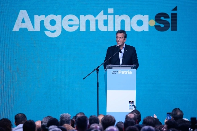 El triunfo del candidato a la presidencia Sergio Massa, del oficialista Unión por la
Patria (UP). Foto Xinhua