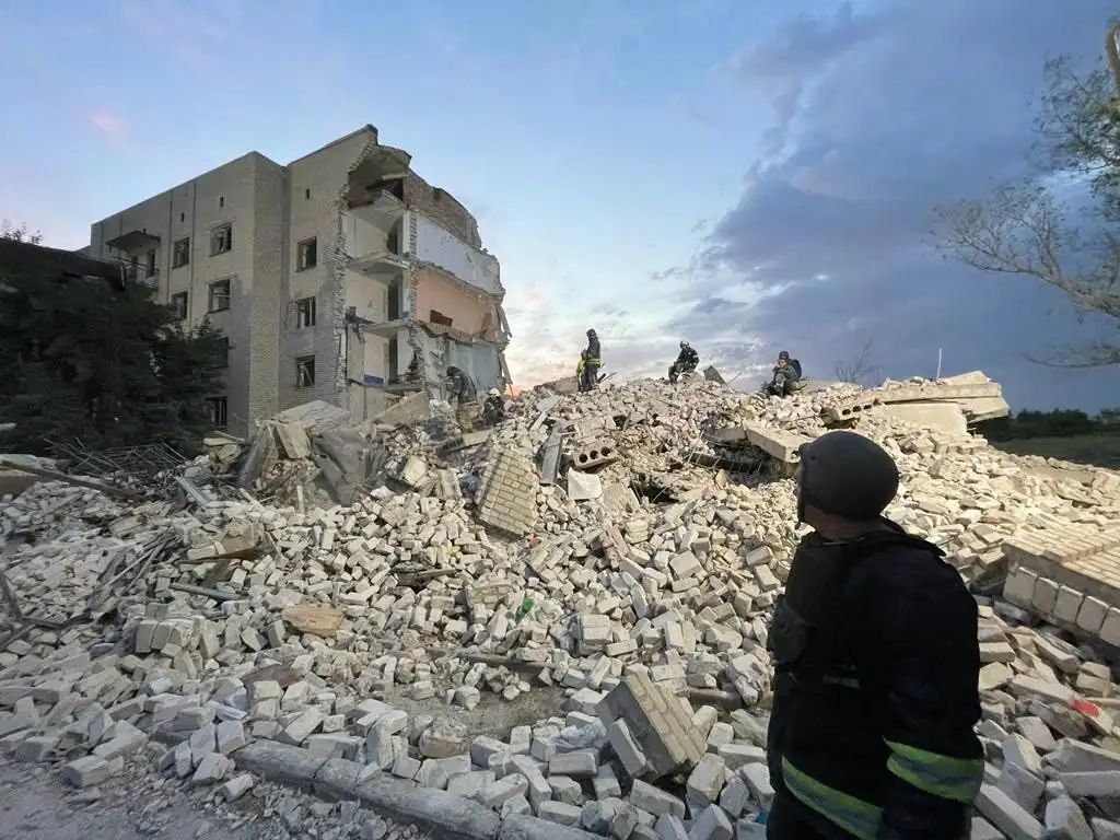 Ataque ruso contra un edificio en Donetsk, Ucrania. Foto Europa Press