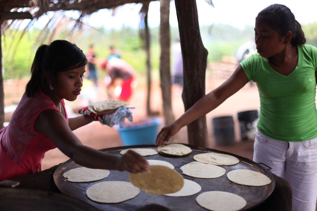 La comunidad de Ostula aun no concluye el conflicto con pequeños propietarios de La Placita y con presuntos integrantes de la delincuencia organizada en el predio de Xayakalan, iniciado en 2009 con la invasión de 2 mil 760 hectáreas. Foto Cuartoscuro / Archivo