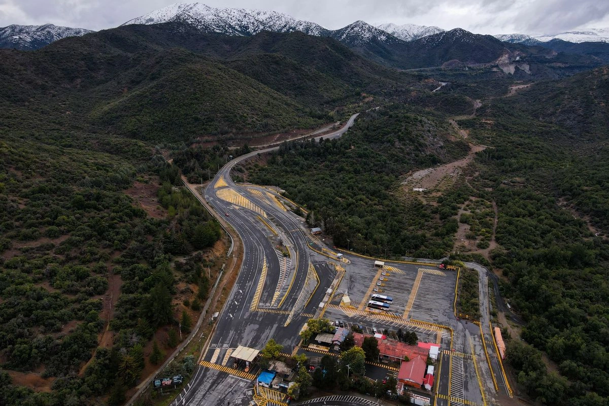 Vista aérea de la mina de cobre El Teniente, operada por Codelco, en Rancagua, Chile, donde un derrumbe causó la muerte de un trabajador y atrapó a otros cinco, de los cuales se han recuperado los cuerpos de cuatro de ellos. Foto 