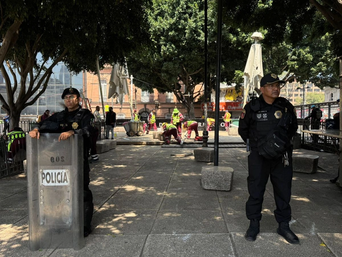 Esta madrugada se retiró el campamento de 'Comuna 4.20' de la Plaza de la Información, luego de que los manifestantes a favor del consumo libre de la mariguana llegó a un acuerdo con autoridades, en la Ciudad de México, el 4 de agosto de 2025. Foto 