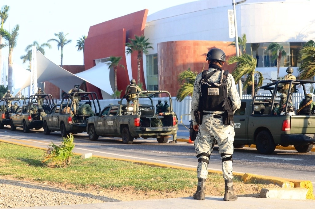 Elementos del Ejército y de la Guardia Nacional durante un operativo de seguridad en Acapulco, Guerrero. Foto Luis Castillo / Archivo