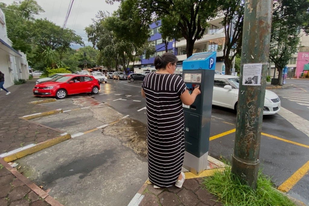 El año pasado no se ejercieron recursos del Fondo de Administración de Recursos del Sistema de Parquímetros, a pesar de que se incrementó el porcentaje de contraprestación para las empresas operadoras. Foto Germán Canseco 