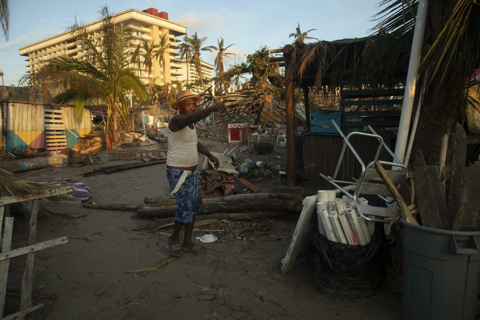 Estragos que dejó el huracán ‘Otis’ a su paso por Acapulco. En la imagen, la zona de Punta Diamante, el 31 de octubre de 2023. Foto Alfredo Domínguez