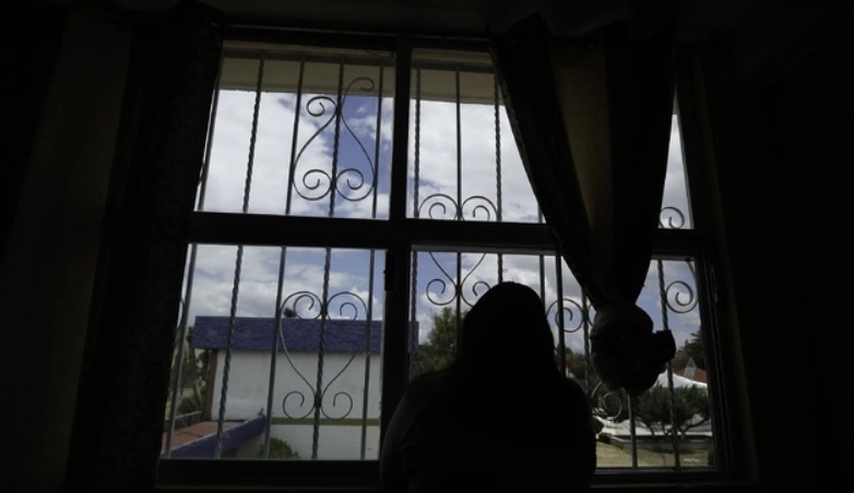 El programa consiste en dar a conocer los derechos de las mujeres y las vías de atención que ha implementado el gobierno local, además de tejer redes de apoyo entre vecinas. Foto Cristina Rodríguez / Archivo