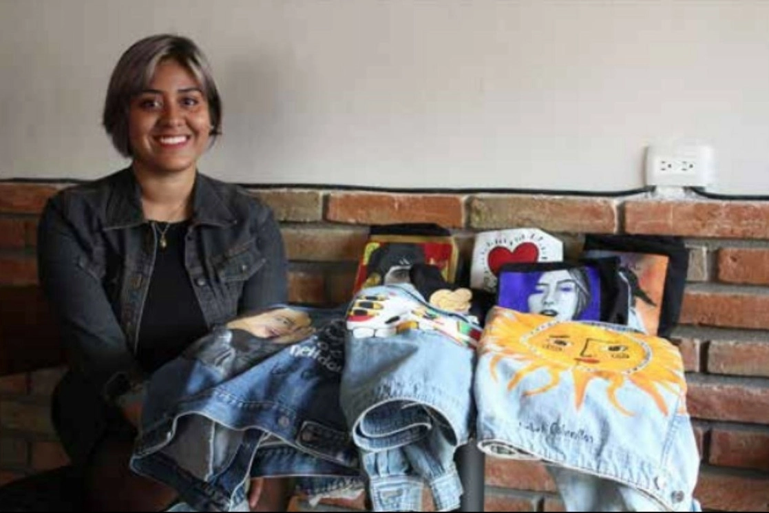 Isabel Cabanillas de la Torre, defensora de los derechos de las mujeres. Su último proyecto fue una instalación artística para protestar contra una minera canadiense en los Médanos de Samalayuca, labor que se considera fue parte de las causales de su asesinato. Imagen tomada del sitio https://redtdt.org.mx/semillas-de-dignidad-y-lucha-situacion-de-personas-defensoras-en-mexico-2019-2020 / Archivo
