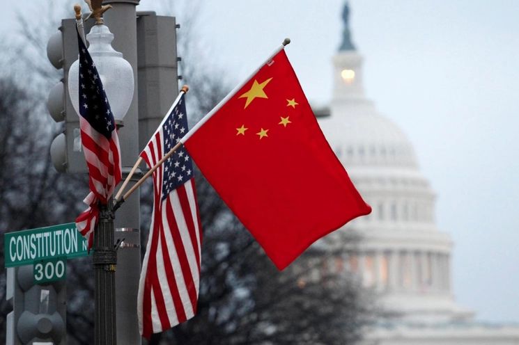 Banderas de Estados Unidos y China en imagen de archivo. Foto tomada de la página web
