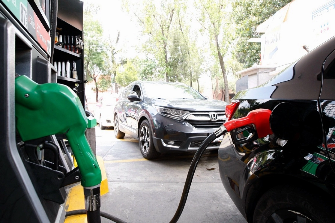 Gasolinera en la Ciudad de México. Foto Roberto García Ortiz / Archivo
