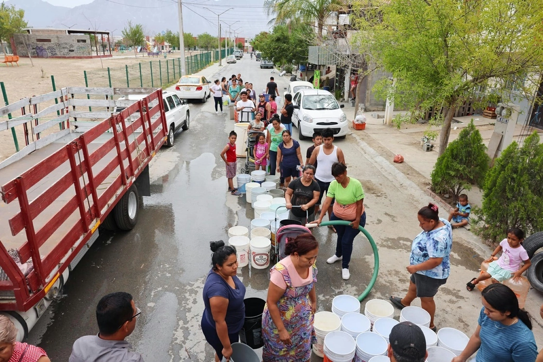 Agua y Drenaje de Monterrey anunció que habrá reducción de presión en el suministro del agua en la zona metropolitana de Monterrey por las noches. Foto La Jornada / Archivo