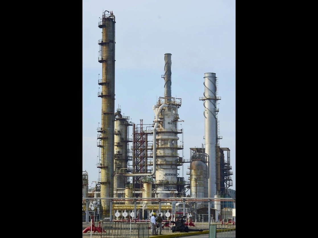 Vista parcial de la refinería Salina Cruz, en Oaxaca. Foto Cuartoscuro / Archivo