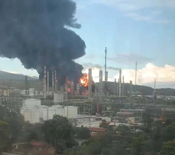 Siniestro en la refinería, operada por la compañía griega Motor Oil. Foto tomada de redes sociales