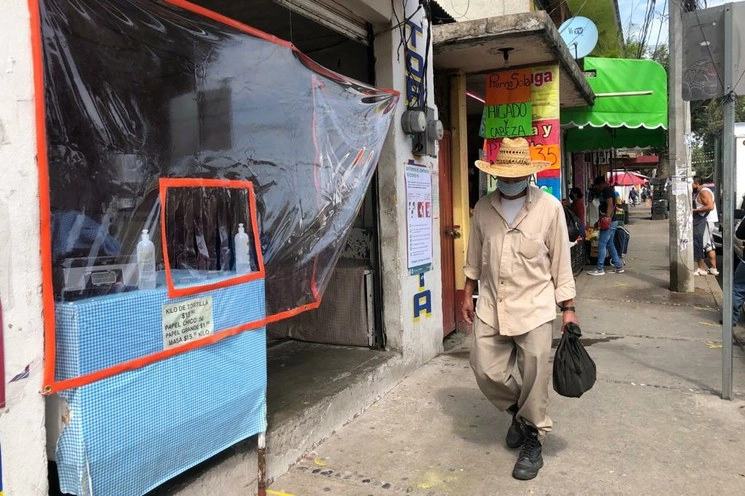 Los trabajadores de menores ingresos se verán beneficiados con la reforma de pensiones. Foto Luis Castillo