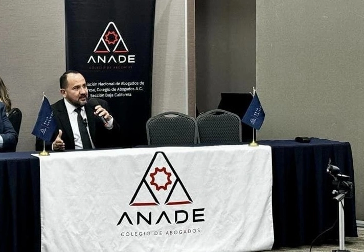 El abogado señaló que la preocupación de su gremio es que se apruebe la iniciativa de los senadores en los términos propuestos porque no sólo establece el examen de oposición para ser notario,  sino le otorga funciones con reconocimiento constitucional. Foto Facebook Colegio Nacional de Correduría Pública Mexicana