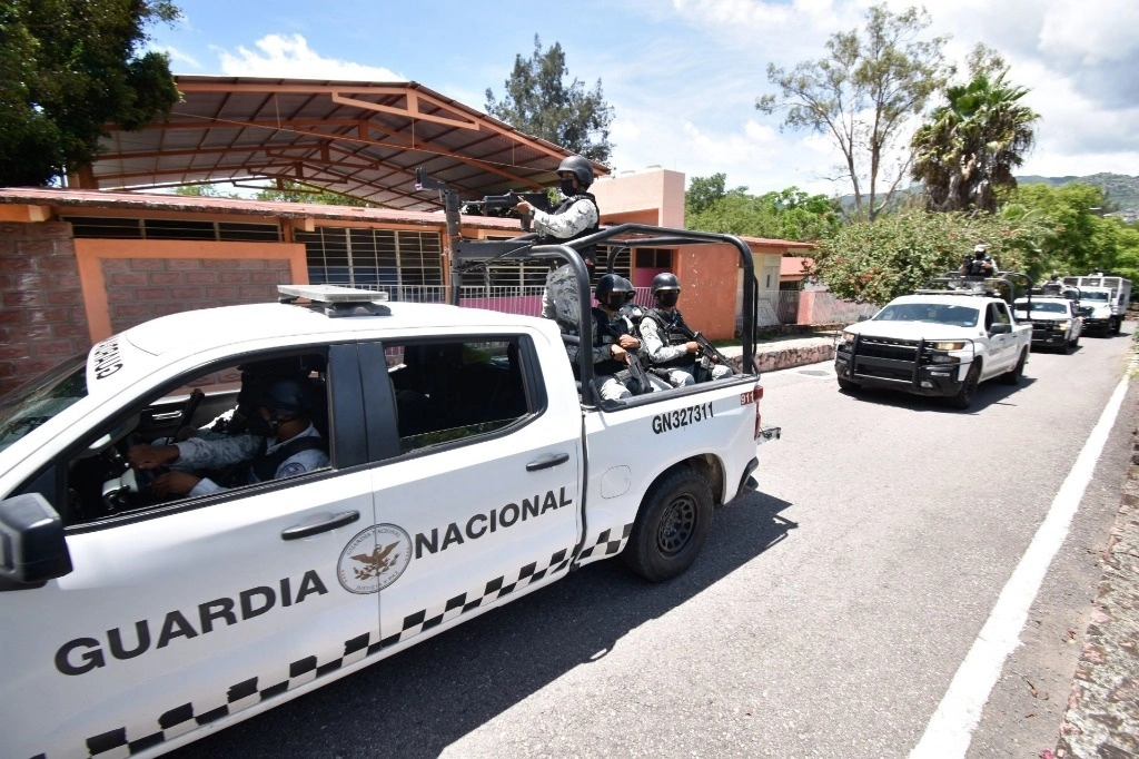 Patrullas y elementos de la GN durante un recorrido, en callas de Chilpancingo, Guerrero. Foto Cuartoscuro / archivo 