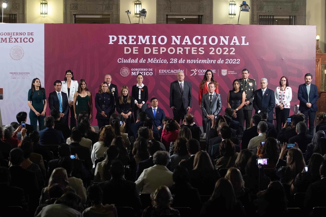 El presidente Andrés Manuel López Obrador encabezó la entrega de Premios Nacionales del Deporte 2022. Foto Presidencia
