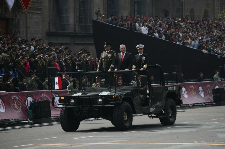 Durante la ceremonia previa al inicio del desfile militar, el general secretario de la Defensa Nacional, Luis Cresencio Sandoval, sostuvo que las Fuerzas Armadas y la Guardia Nacional tienen claros los preceptos que guían su actuación en cada una de las etapas de la historia. La imagen, este 16 de septiembre de 2023. Foto Yazmín Ortega