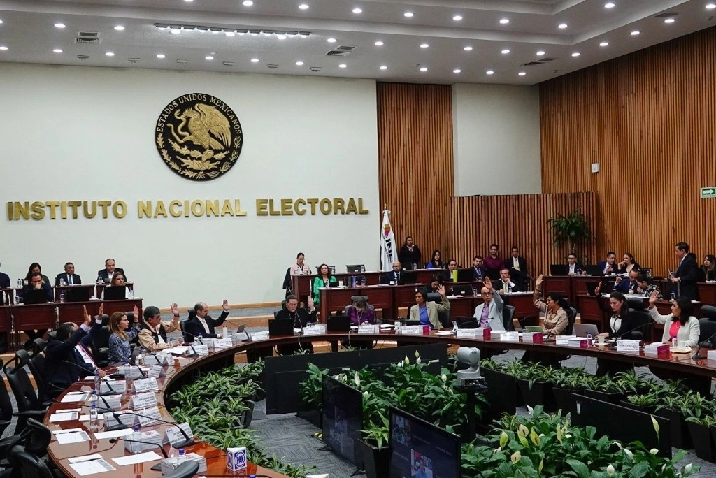Durante una sesión en el Instituto Nacional Electoral (INE) en CDMX. Foto Cuartoscuro