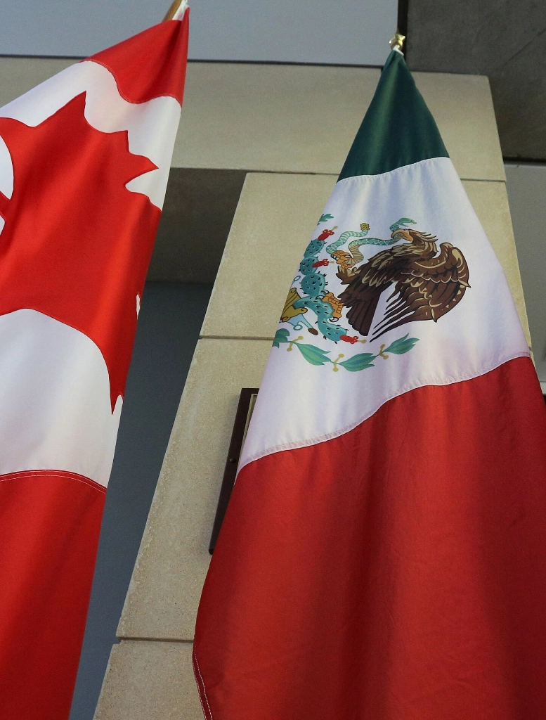 Banderas de México y Canadá en imagen de archivo. Foto Sputnik
