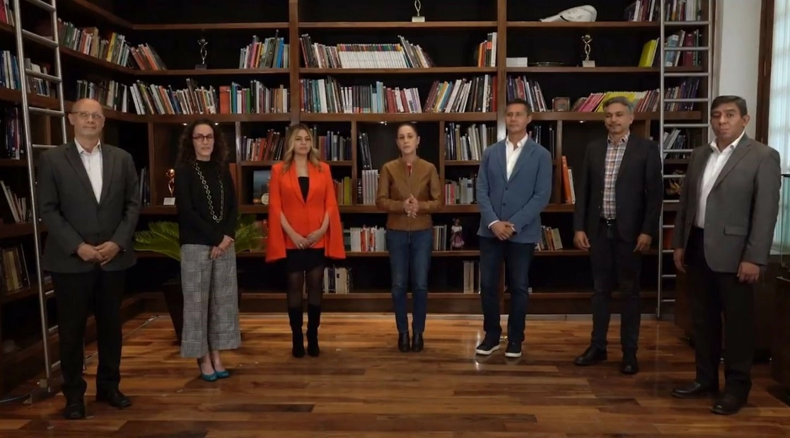Mediante un video difundido en redes sociales, la jefa de Gobierno de la Ciudad de México, Claudia Sheinbaum Pardo, anunció ayer cambios en sus gabinetes legal y ampliado. En esta imagen están algunos de los nuevos funcionarios, como Carlos Mackinlay, Almudena Ocejo, Soledad Aragón, Carlos Ulloa Pérez, José Luis Rodríguez y Rafael Gregorio Gómez Cruz. Foto 'La Jornada'