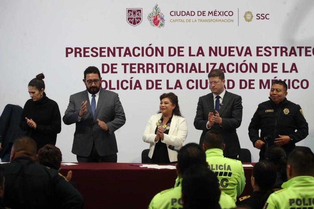 La jefa del Gobierno de la CDMX, Clara Brugada, encabeza la presentación de los nuevos cuadrantes de seguridad, en el antiguo Palacio del Ayuntamiento, el 9  de enero de 2025. Foto Yazmín Ortega Cortés



