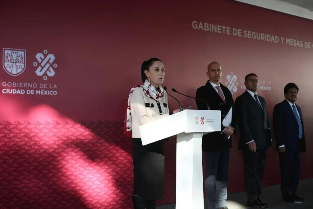 La jefa del Gobierno capitalino, Claudia Sheinbaum; el titular del Consejo Ciudadano CDMX, Salvador Guerrero Chipres; el secretario de Seguridad Ciudadana local, Omar García Harfuch; el secretario de Gobierno capitalino, Martí Batres; y el alcalde de Gustavo A. Madero, Francisco Chíguil, durante conferencia de prensa, tras la instalación del Gabinete de Seguridad, el 3 de diciembre de 2021. Foto Yazmín Ortega Cortés


