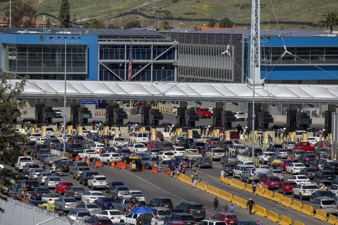 Punto de inspección vehicular en el cruce de San Ysidro para entrar a Estados Unidos, en Tijuana, Baja California. Foto Cuartoscuro / Archivo
