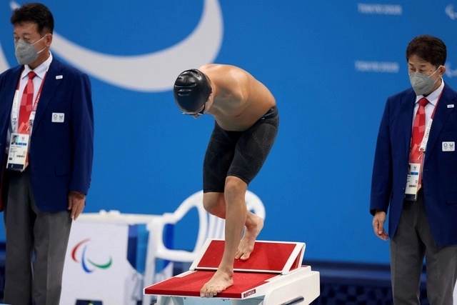 Abbas Karimi, originario de Afganistán, no cumplió este viernes el sueño de colgarse una medalla en los Juegos Paralímpicos, pero envió un enorme "mensaje de esperanza". Foto Afp