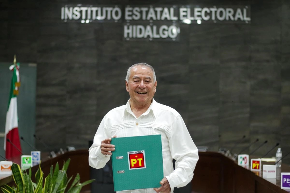 Enrique Cruz Castelán, regidor del Partido del Trabajo (PT) de Cuautepec de Hinojosa, y exalcalde de ese mismo municipio, murió está noche al desvanecerse de un local de sanitarios públicos. Foto 