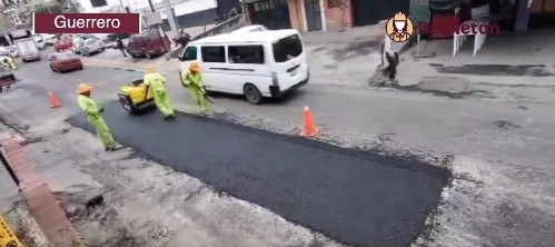 El programa Bachetón que se creó para repavimentar y eliminar los baches en las principales carreteras federales de los 31 estados del país, lleva 16 mil 300 kilómetros atendidos, informó la SICT. Foto @SICTmx