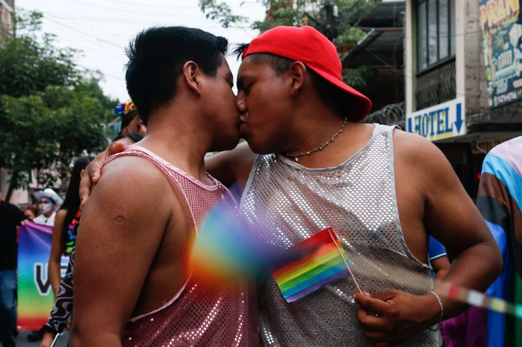 Integrantes de la comunidad LGBTIQ+ durante una protesta en imagen de archivo. Foto Dassaev Téllez / Cuartoscuro / La Jornada