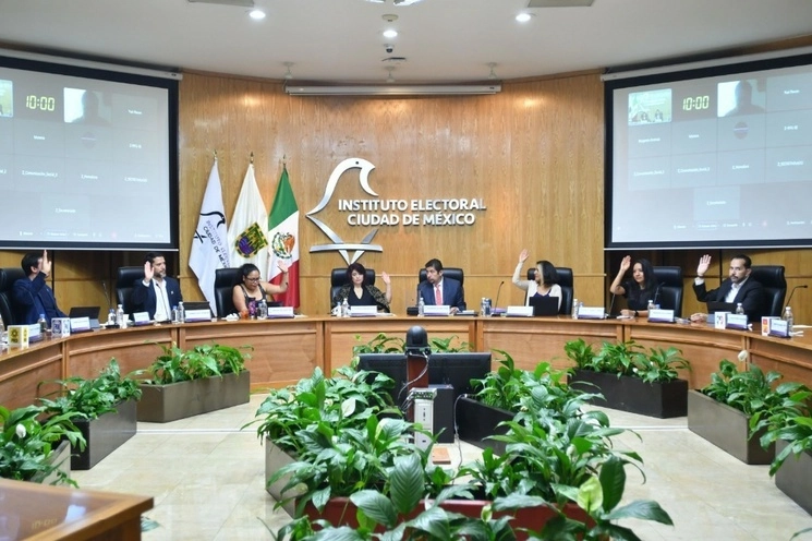 Sesión en el Instituto Electoral de la Ciudad de México (IECM). Foto 'La Jornada'