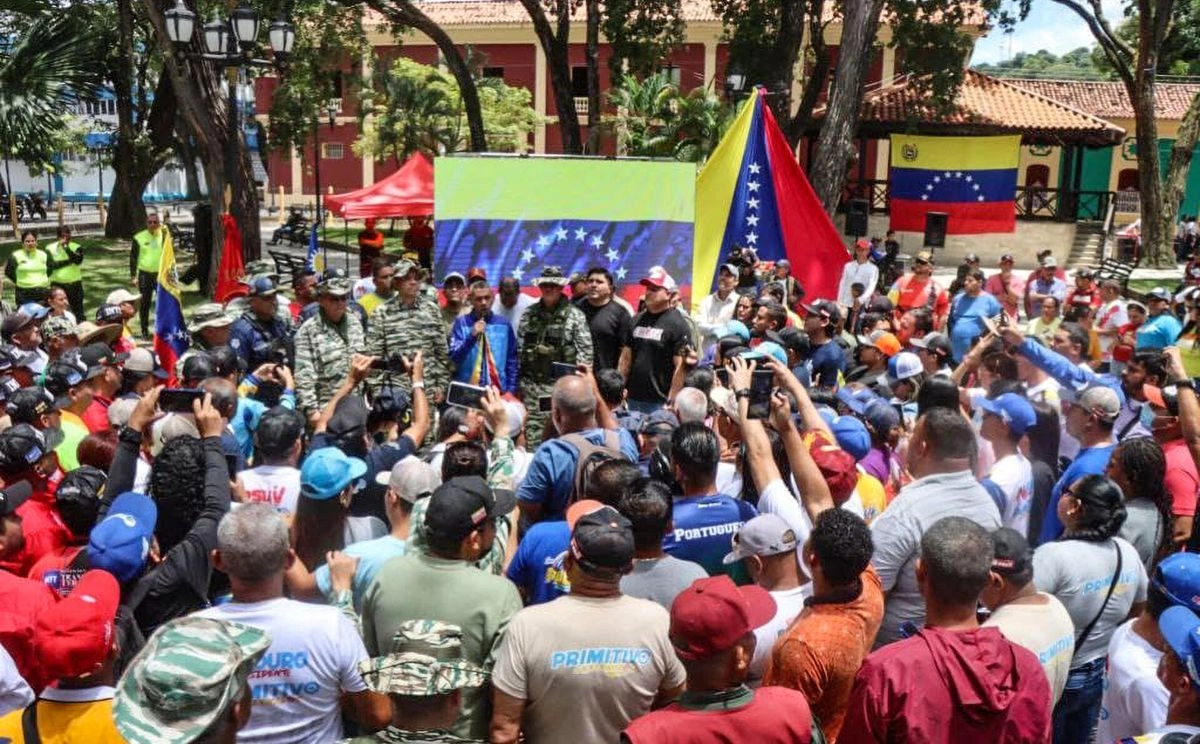 Antes de la jornada de alistamiento en Venezuela, la fuerza civil contaba con 4 millones y medio de integrantes. Durante los siguientes fines de semana se repetirá la actividad en las plazas de casi todo el país, como ocurrió ayer.