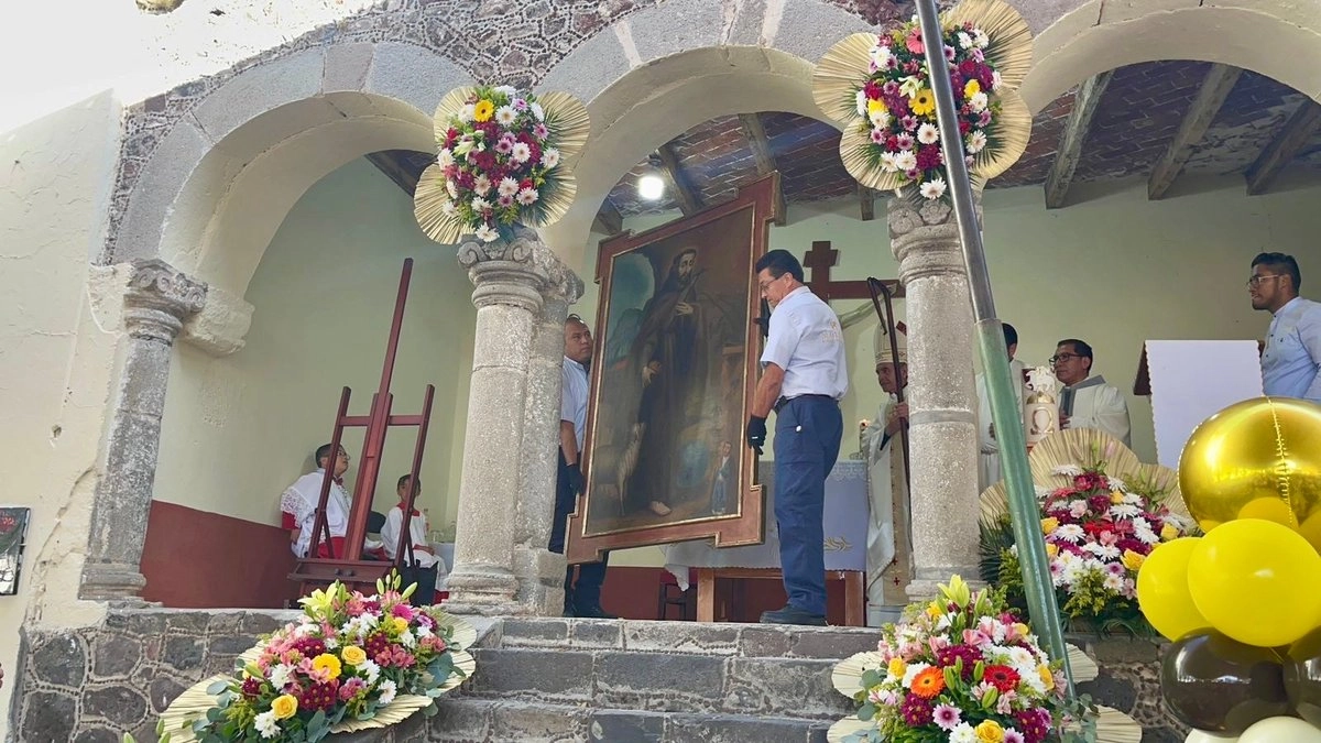 Con un ambiente de fiesta y devoción de parte de los pobladores, la pieza fue recibida con una ceremonia religiosa, música y danzas en el atrio del templo. Foto